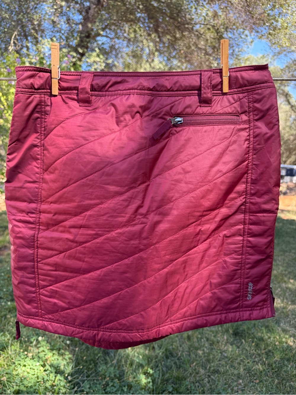 Skhoop skirt, burgundy Size Large Bun Warmer
